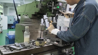 सीएनसी मशीनीकृत ब्लॉकों के लिए हाइड्रोलिक मैनिफोल्ड डिबुरिंग प्रक्रिया परिशुद्धता फिनिशिंग